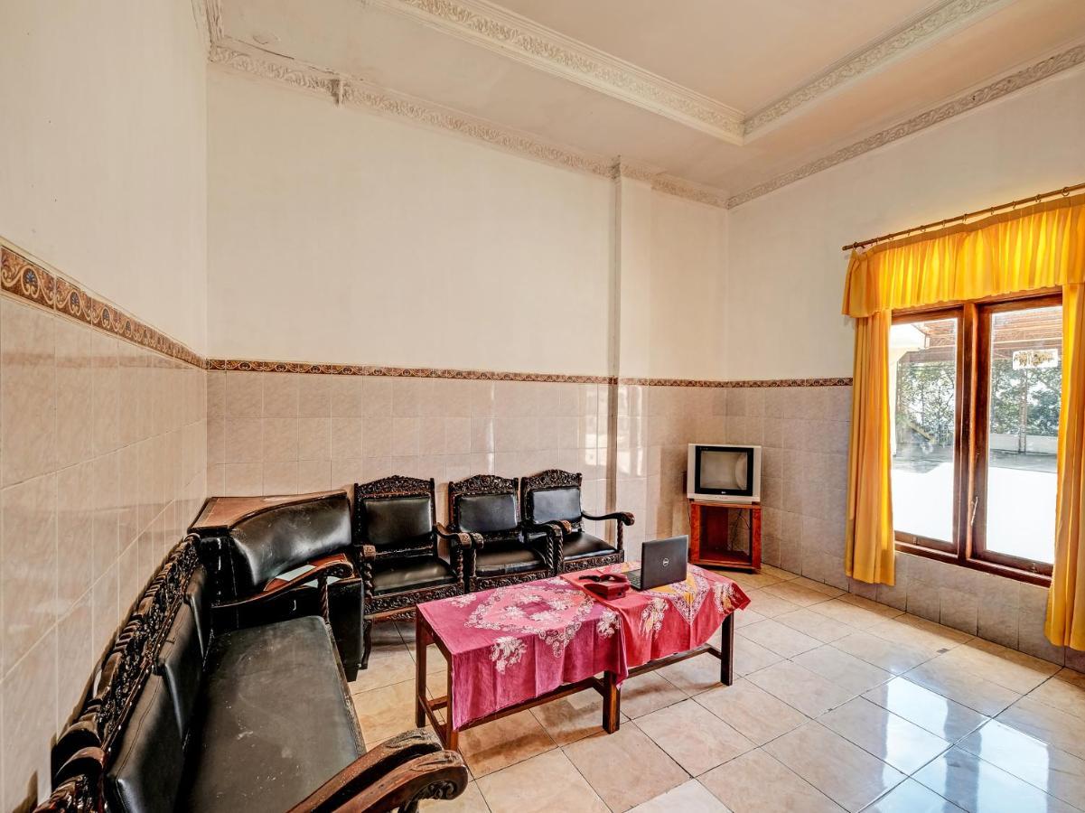 Spot On 91715 Citra Dewi 1 Hotel 2*