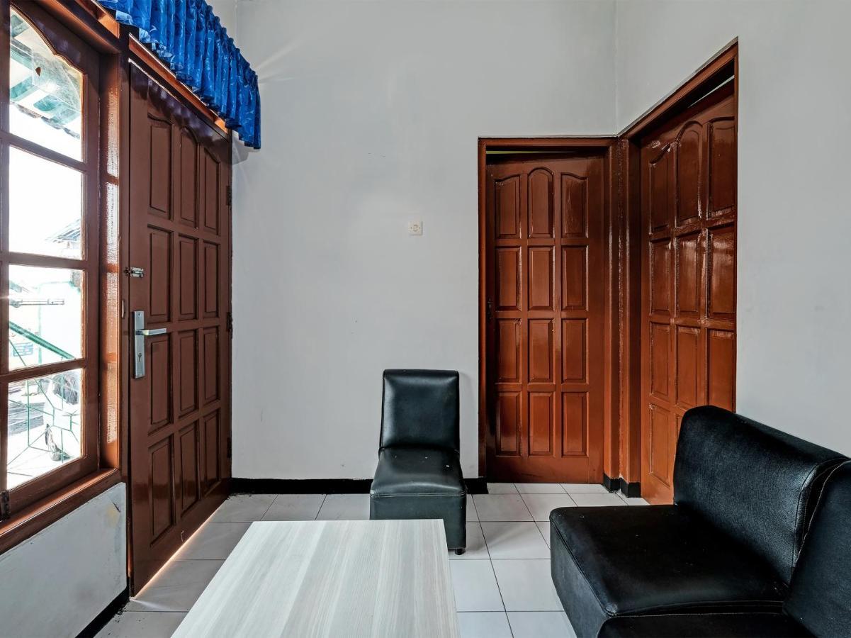 Spot On 91715 Citra Dewi 1 2* Semarang