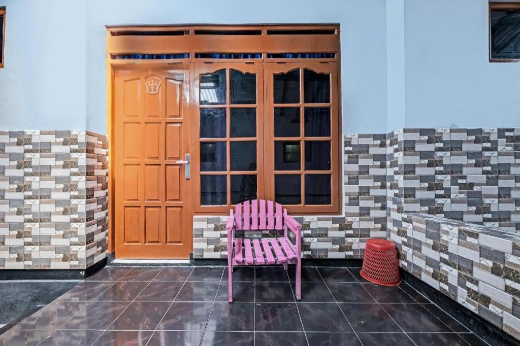 Spot On 91715 Citra Dewi 1 2* Semarang