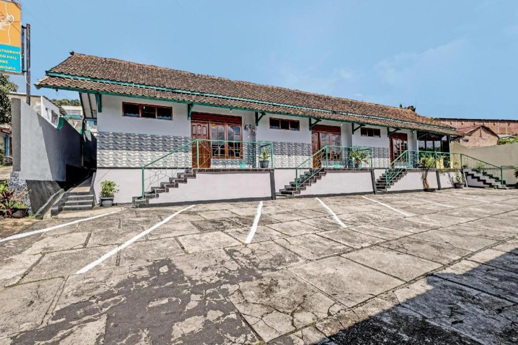 Spot On 91715 Citra Dewi 1 Hotel Semarang